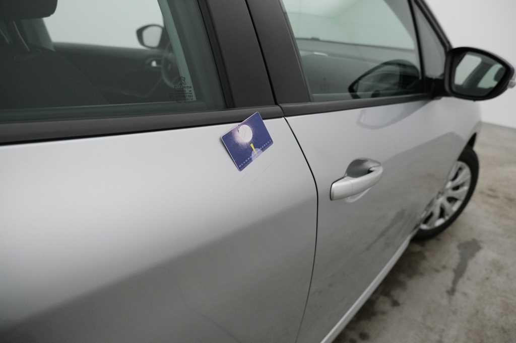 Peugeot 208 2017 фото 25