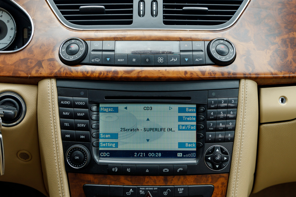 Mercedes-Benz CLS 500 2005 photo 4