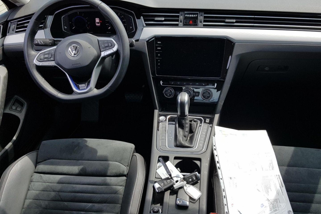 Volkswagen Passat GTE 2020 photo 3
