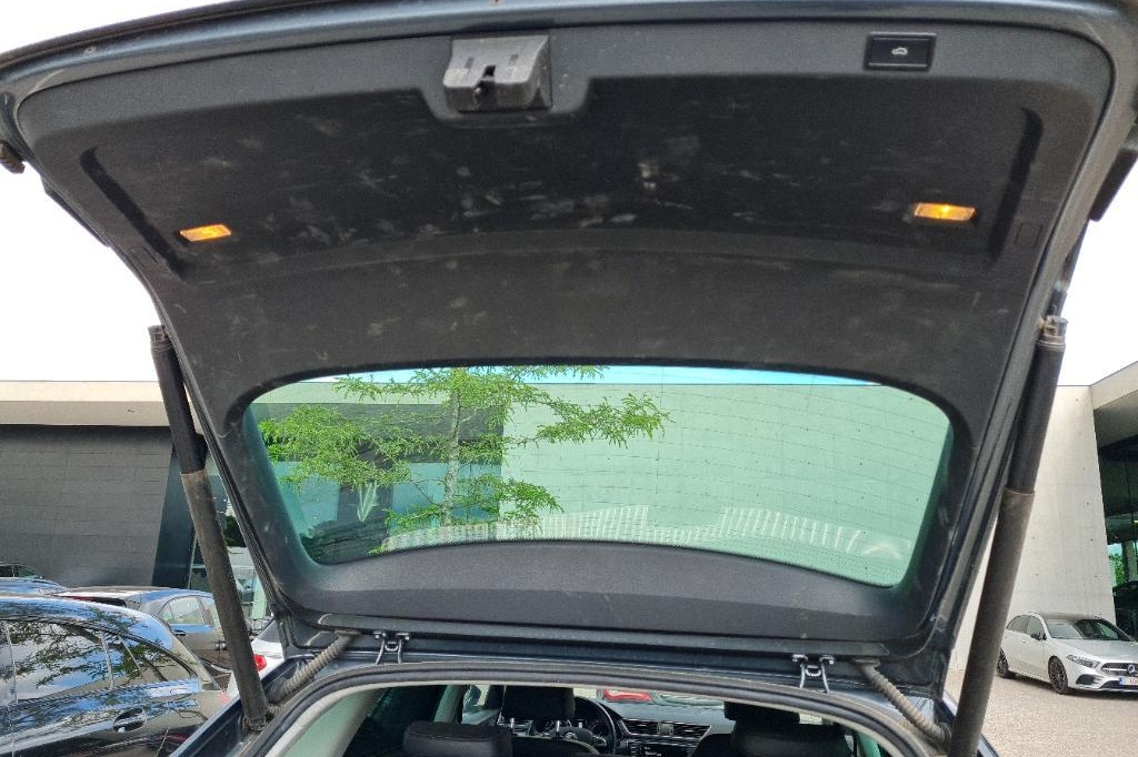 Skoda Superb Combi 2017 фото 59