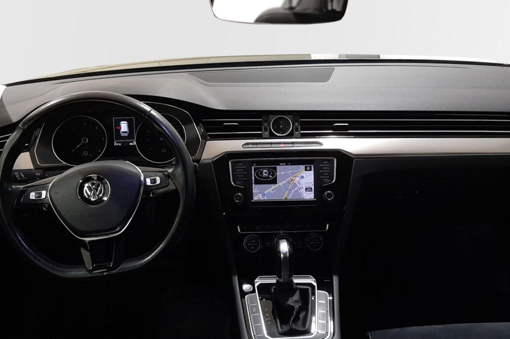 Volkswagen Passat Variant 2016 photo 2