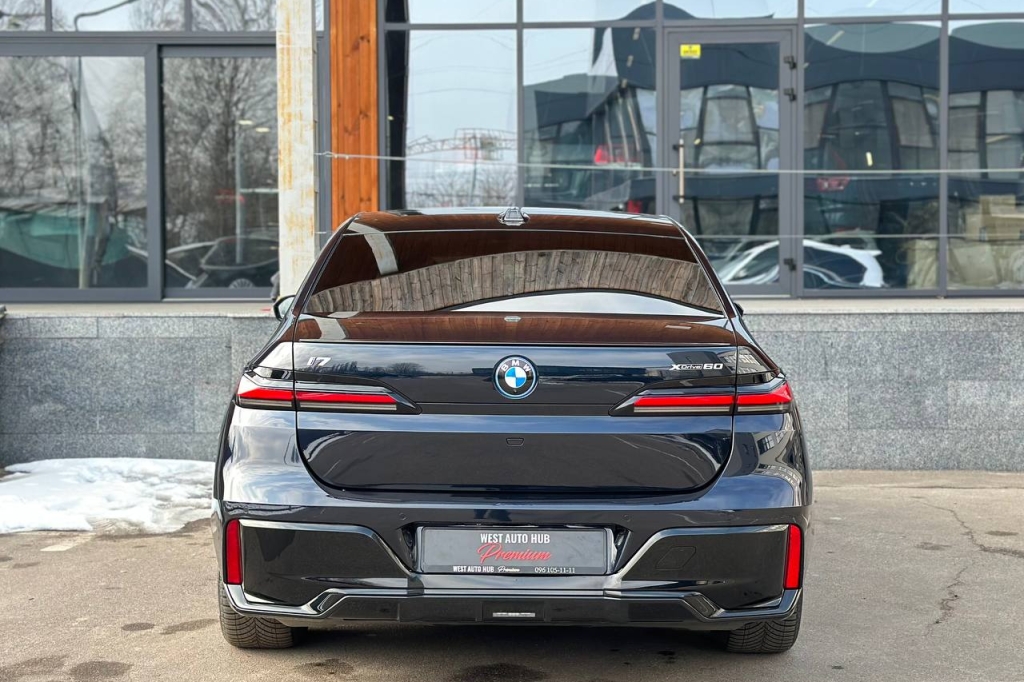 BMW i7 2023 фото 5
