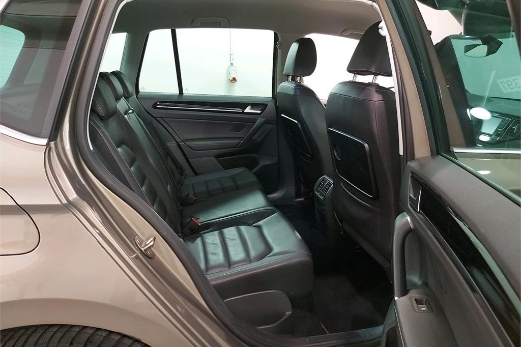 Volkswagen Golf Sportsvan 2017 photo 2