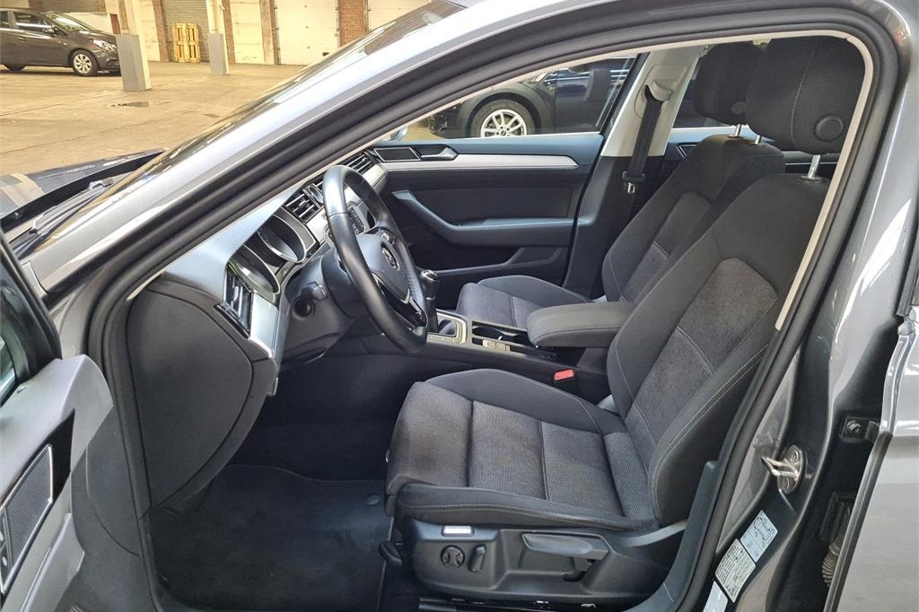 Volkswagen Passat Variant 2017 photo 6