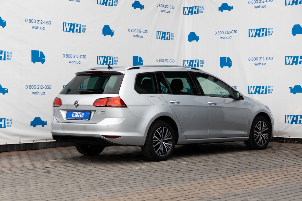 Volkswagen Golf Allstar 2016 фото Volkswagen Golf Allstar 2016 фото 8
