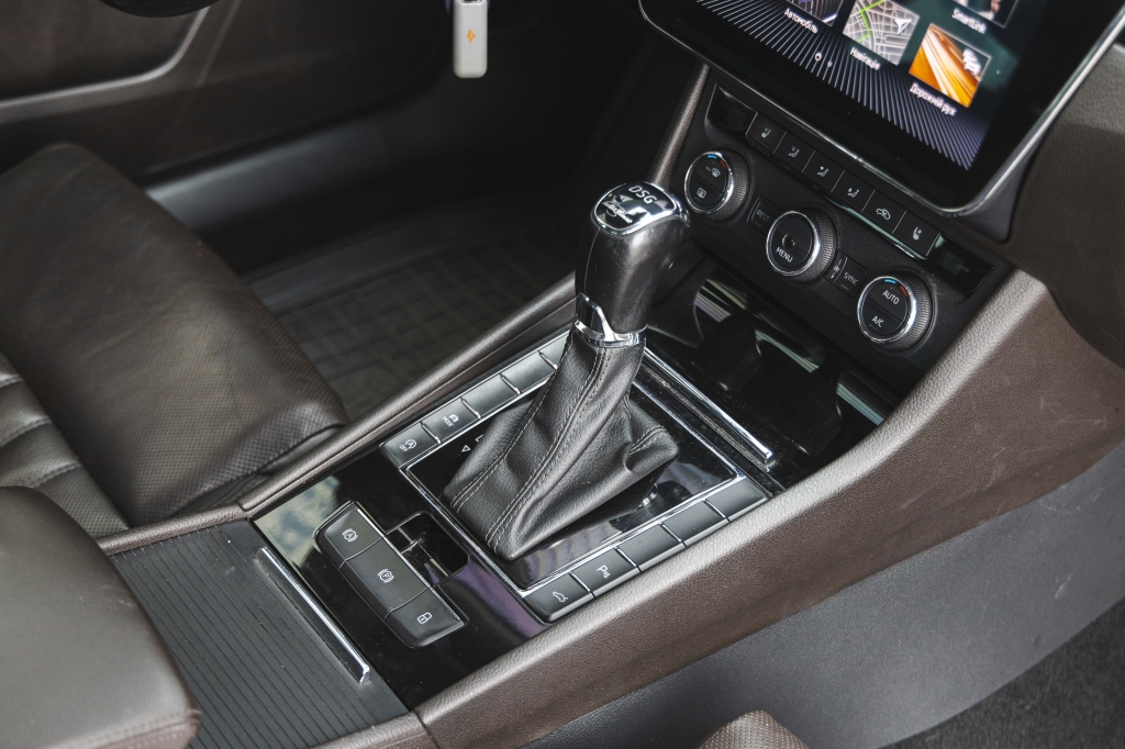 Skoda Superb Laurin&Klement 2016 фото 22