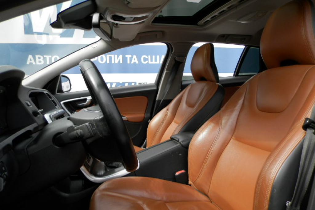 Volvo V60 2012 фото 18