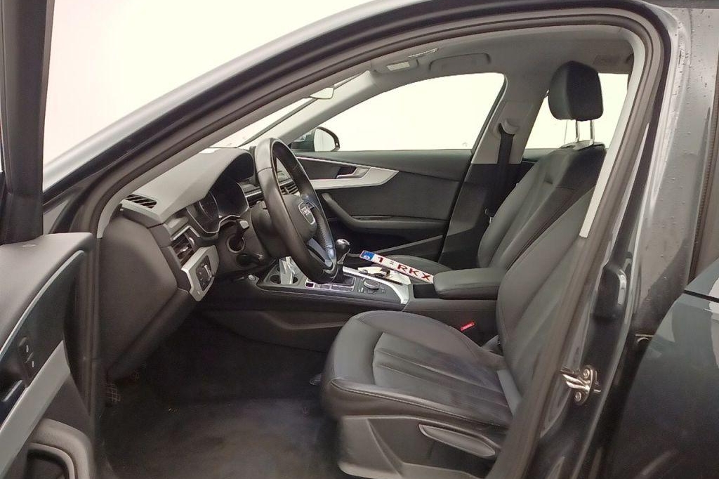 Audi A4 Avant 2017 фото 1