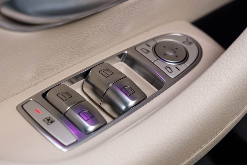 Mercedes-Benz E 200 4Matic AMG Line photo 26