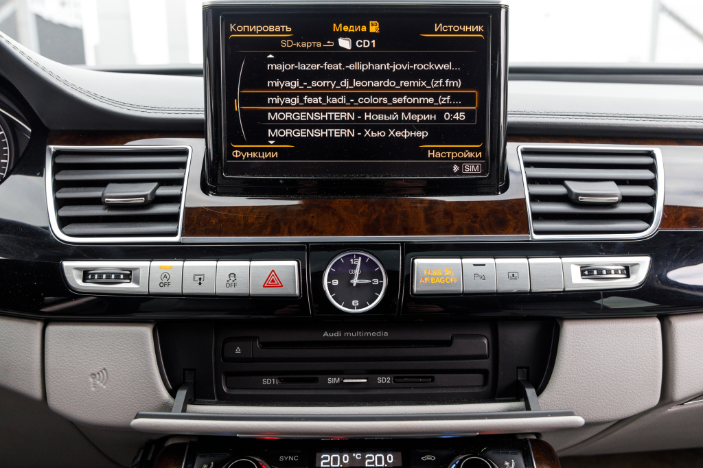 Audi A8 2014 photo 43