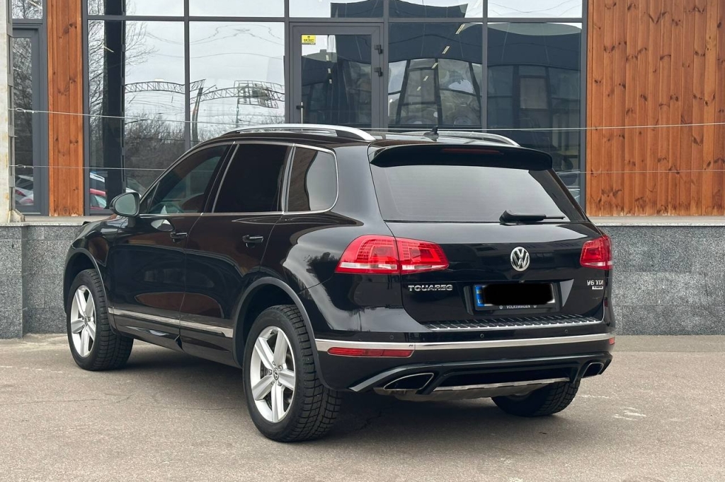 Volkswagen Touareg R-line 2015 фото Volkswagen Touareg R-line 2015 фото 3