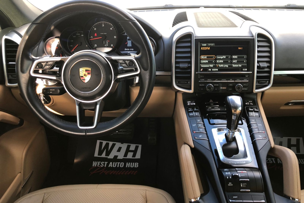 Porsche Cayenne 2016 photo 12