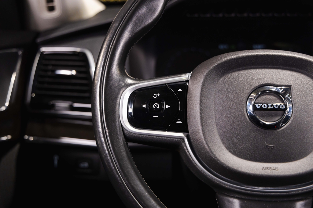 Volvo XC90 2018 фото 19