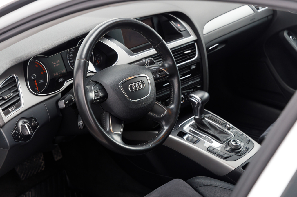 Audi A4 S Line photo 7