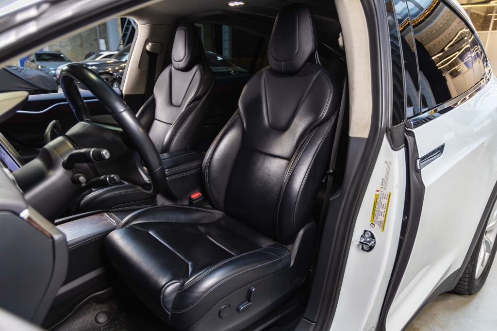 Tesla Model X 75D 2017 фото Tesla Model X 75D 2017 фото 16