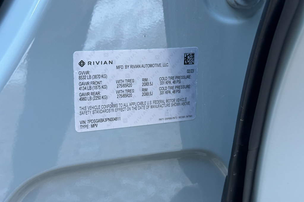 Rivian R1S 2023 photo 26