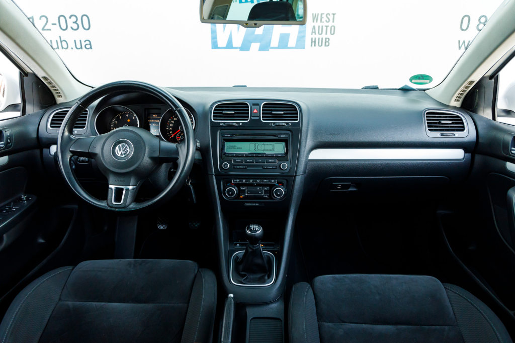 Volkswagen Golf VI 2010 photo 16