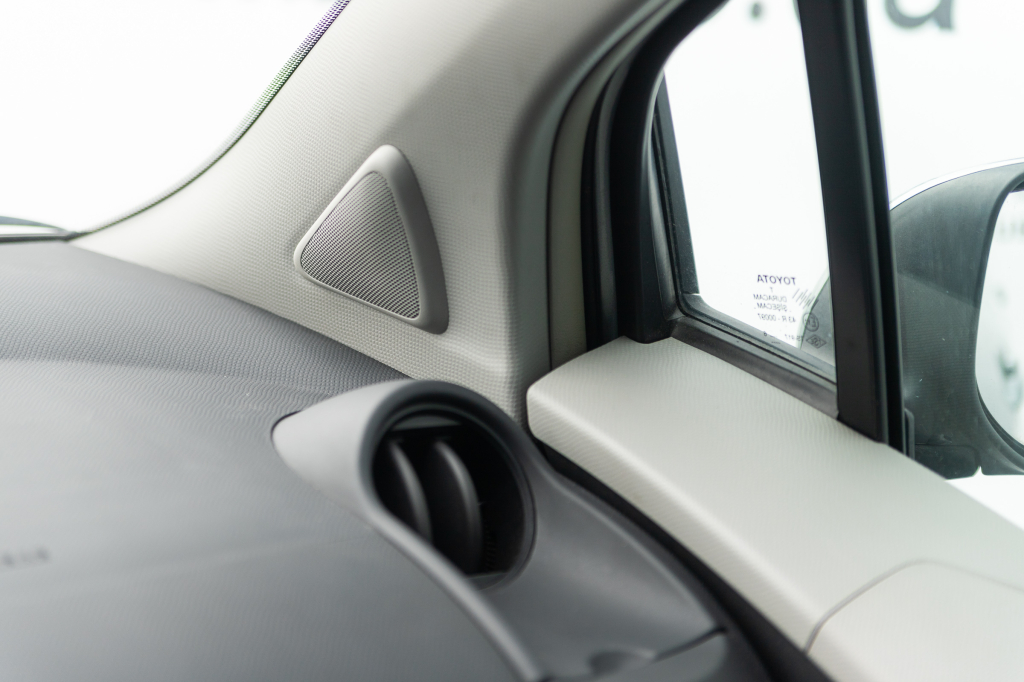 Toyota Yaris 2006 фото 20