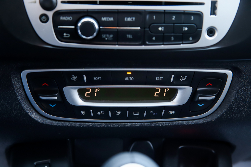 Renault Scenic 2015 фото 10