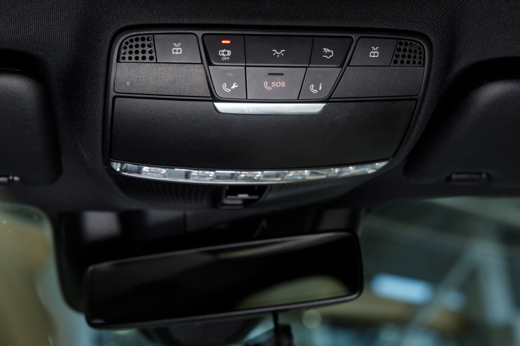 Mercedes-Benz E 200 4Matic AMG Line photo 24