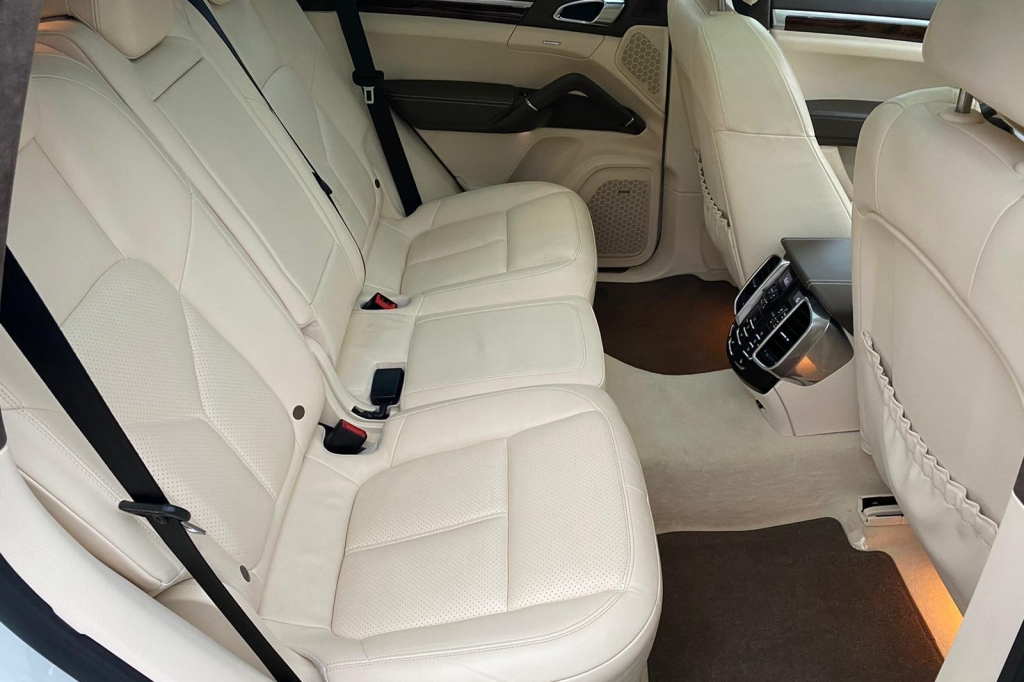 Porsche Cayenne Turbo 2016 photo 9