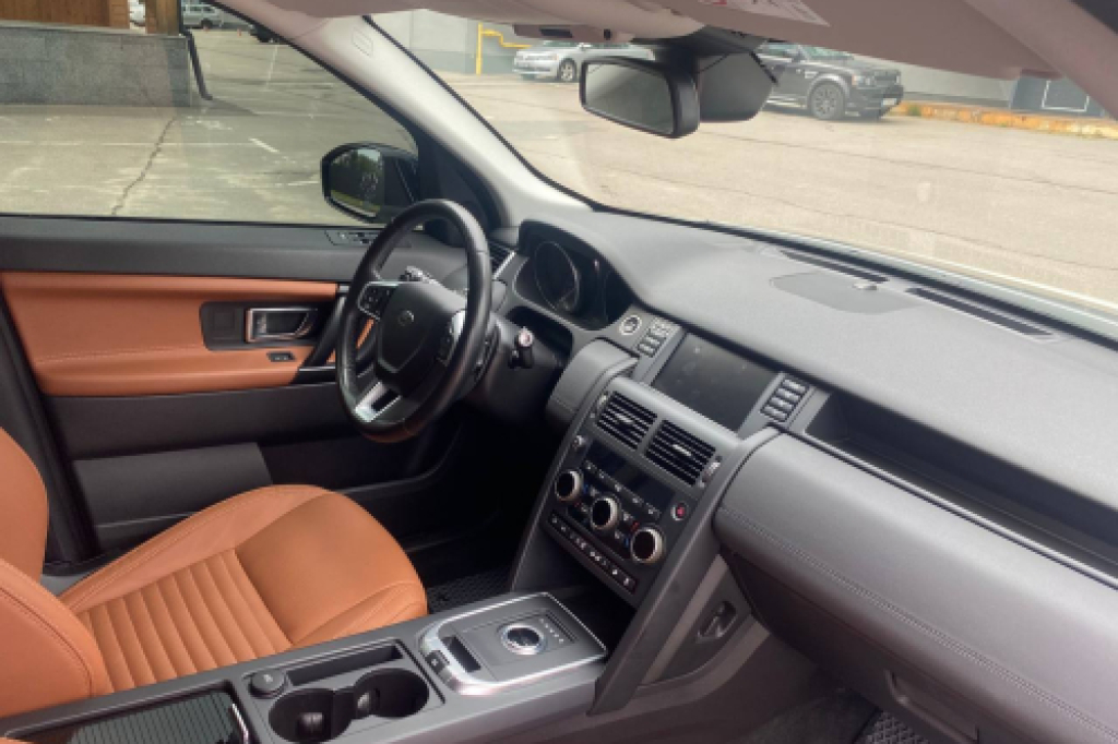 Land Rover Discovery Sport 2017 photo 12