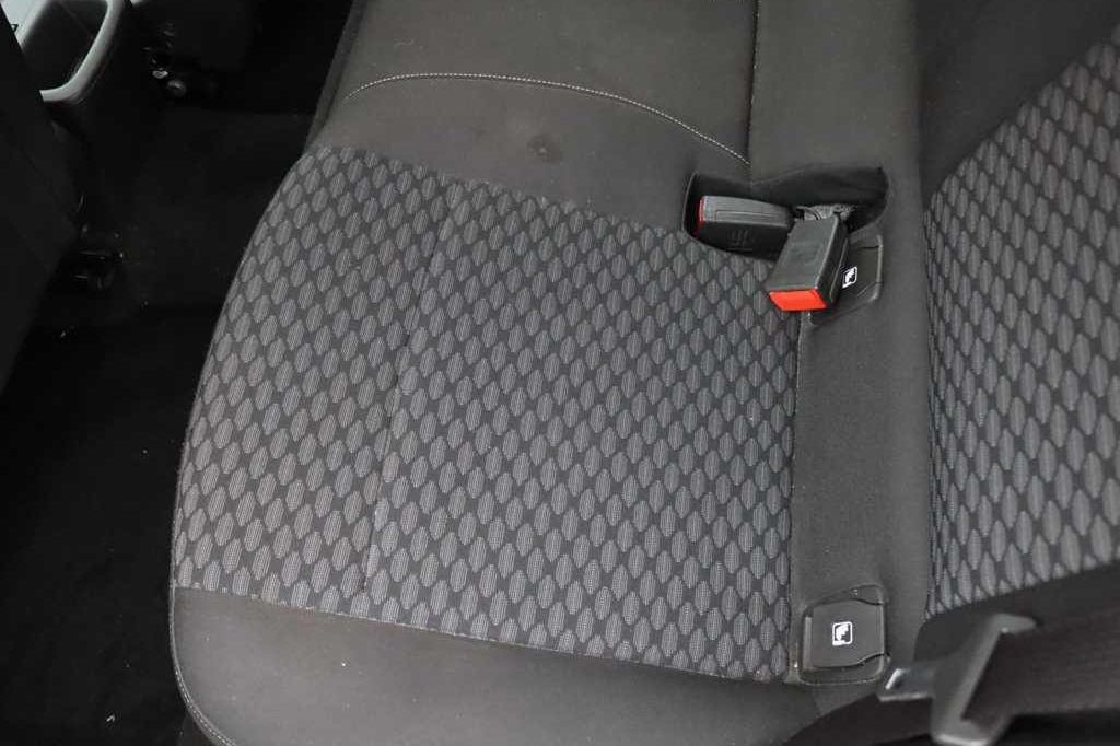 Opel Astra 2018 фото 24