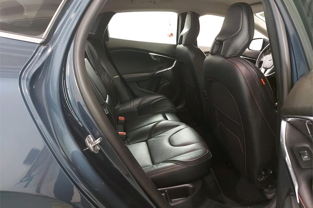 Volvo V40 2017 фото 6