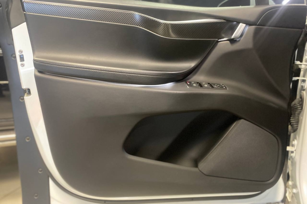 Tesla Model X 90D 2016 фото 6