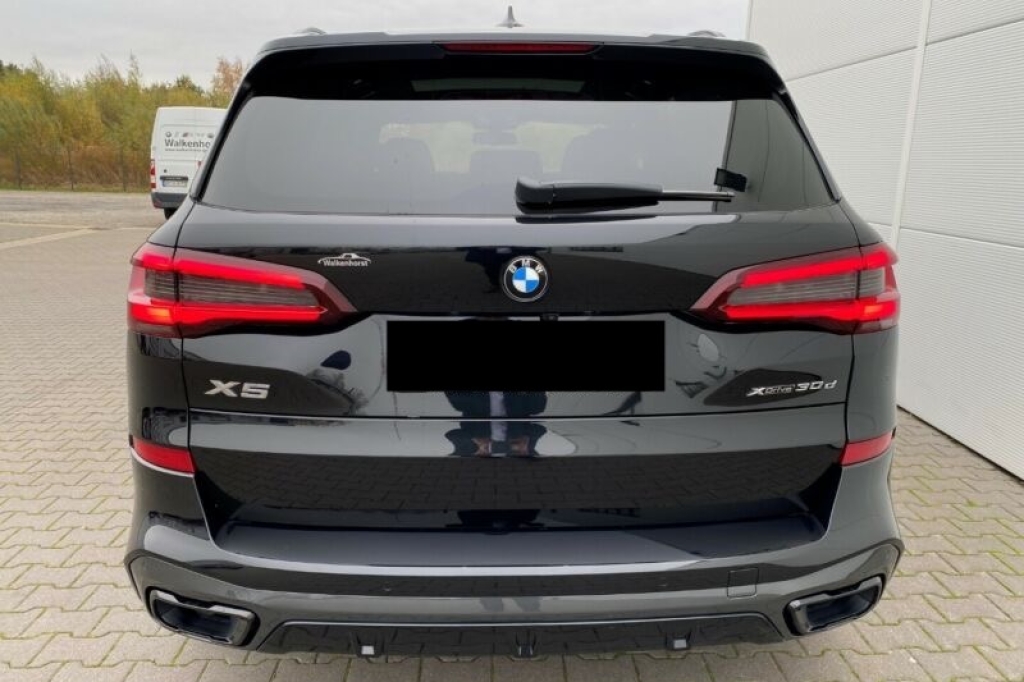 BMW X5 M30D 2021 photo 4