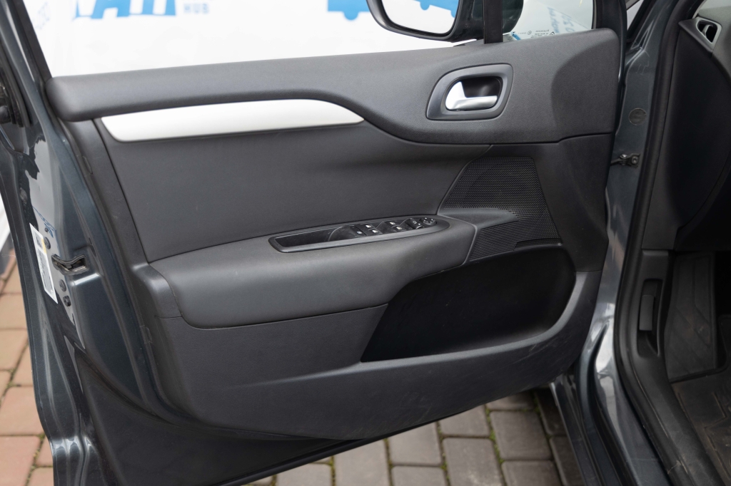 Citroen C4 2015 photo Citroen C4 2015 photo 10
