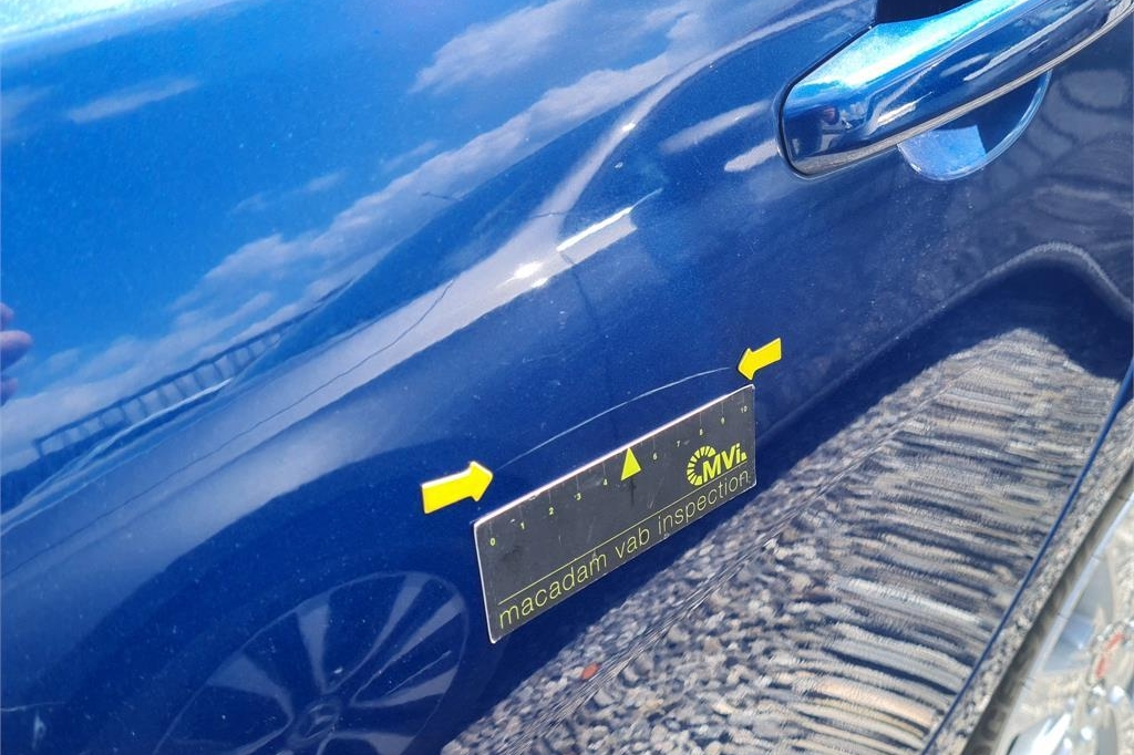 Jaguar XE 2016 фото 8