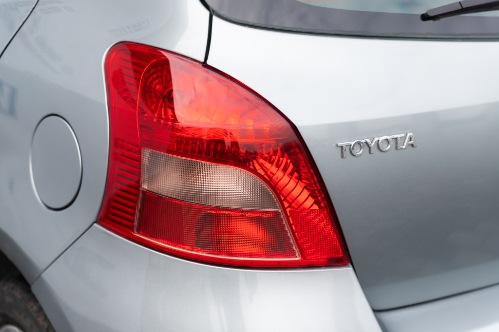 Toyota Yaris 2006 фото 10