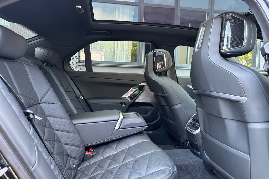 BMW 7 Series 740d MHEV Steptronic xDrive 2022 фото BMW 7 Series 740d MHEV Steptronic xDrive 2022 фото 21
