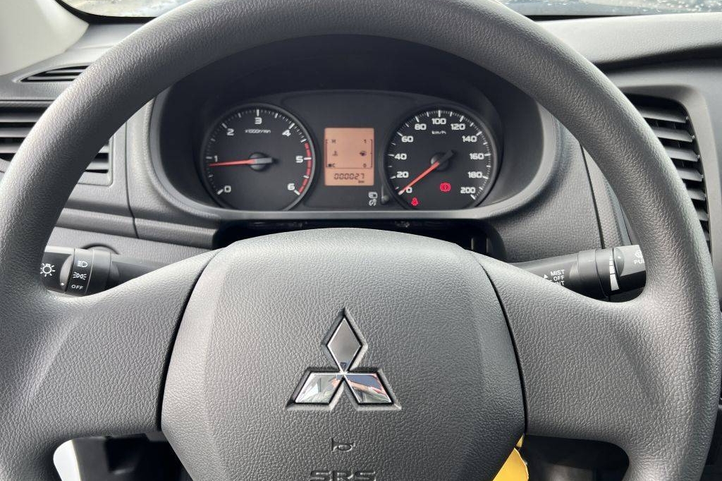 Mitsubishi L200 4x4 2.5D GL Double Cab 2023 фото Mitsubishi L200 4x4 2.5D GL Double Cab 2023 фото 10