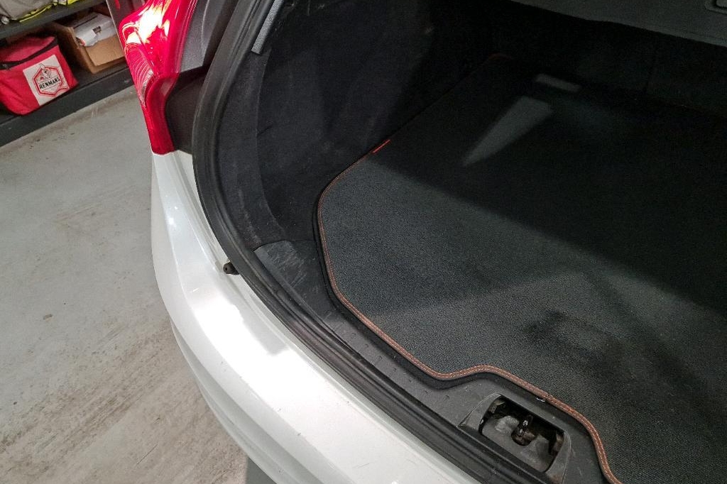 Volvo V60 2016 фото 29