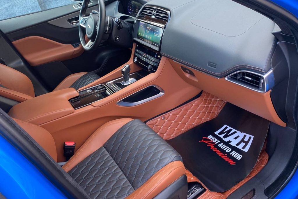 Jaguar F-Pace SVR 2020 фото 11