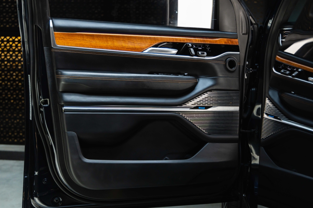 Jeep Grand Wagoneer 2022 фото Jeep Grand Wagoneer 2022 фото 17