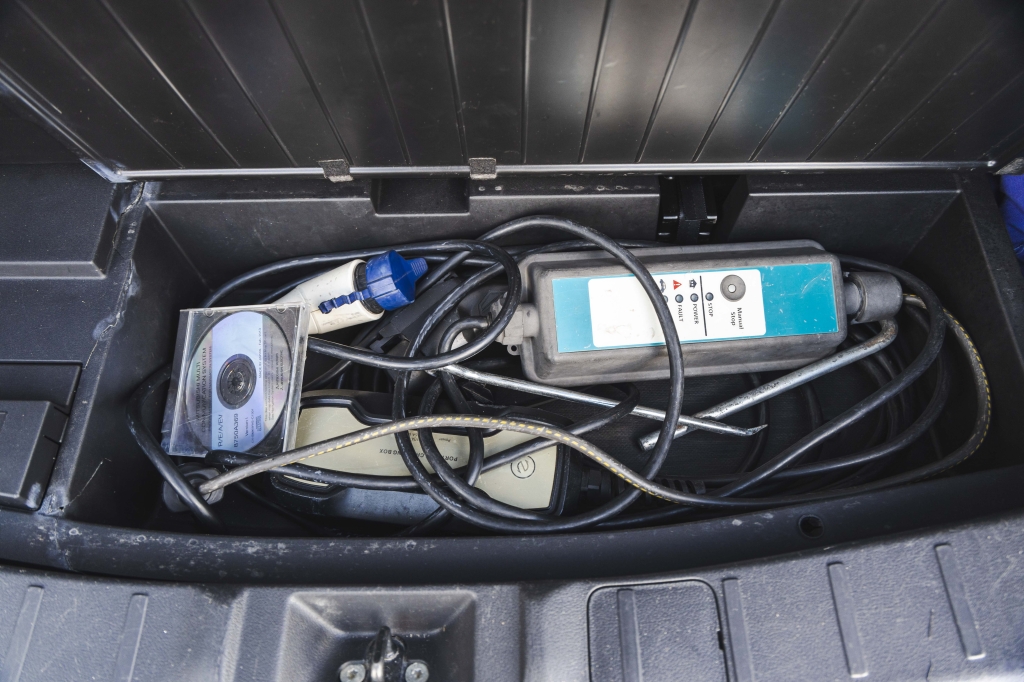 Mitsubishi Outlander PHEV Plug-In Hybrid 2013 photo 40