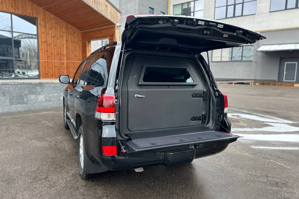 Toyota Land Cruiser 200 GUARD B6 2017 photo 6