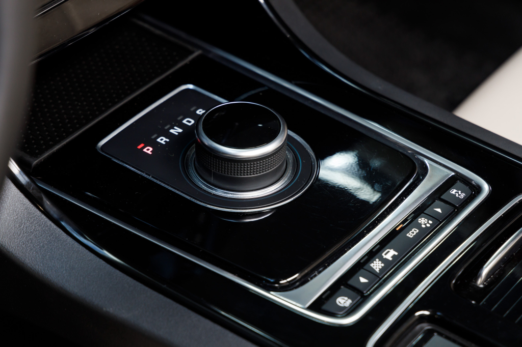 Jaguar XE 25T 2017 photo 20