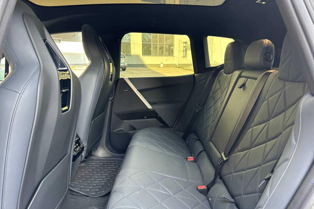 BMW iX xDrive40 2021 фото 17