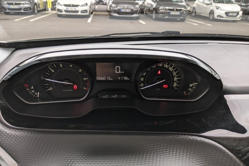 Peugeot 208 2019 фото 1