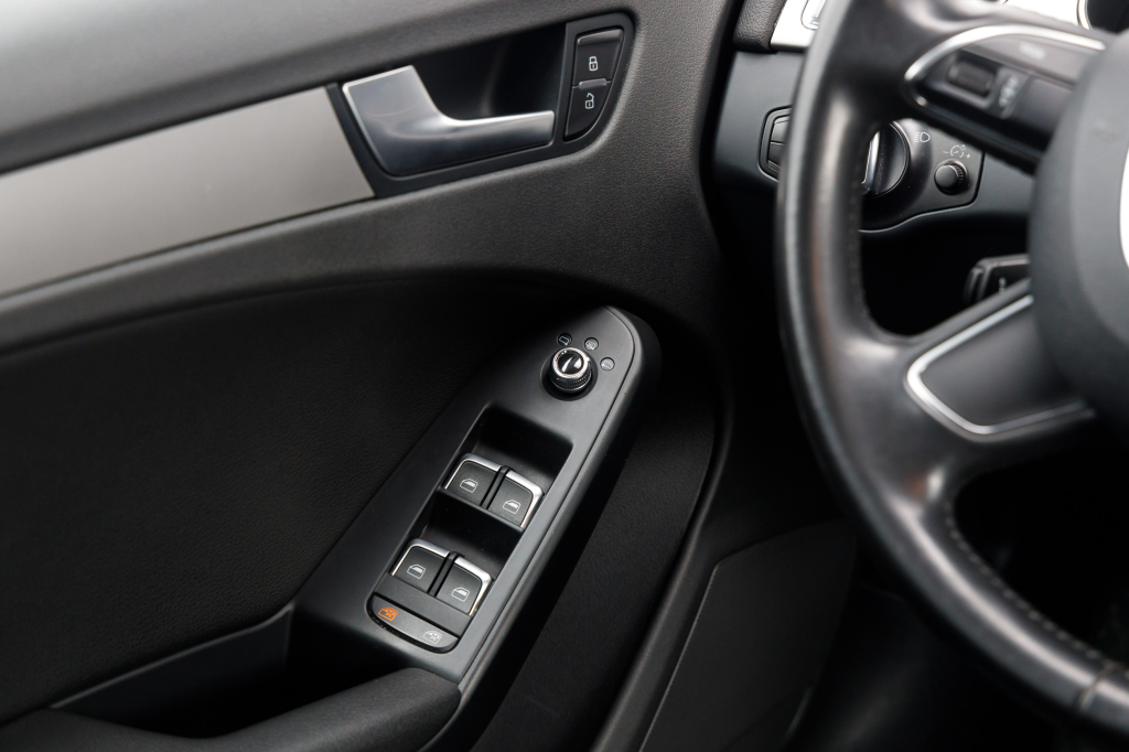 Audi A4 S Line photo 12