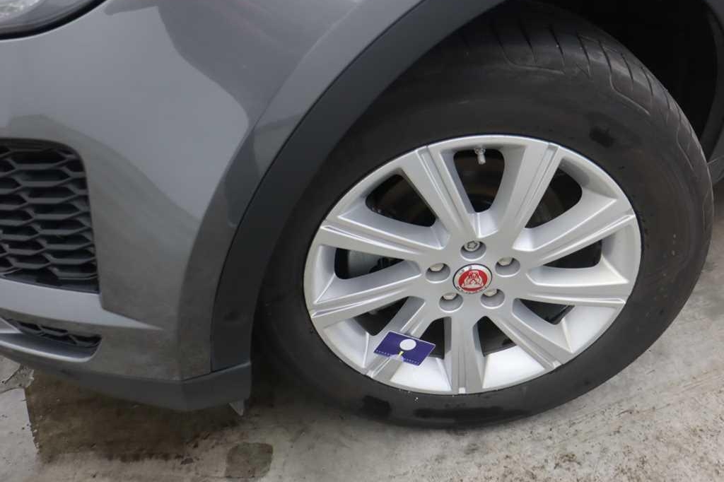 Jaguar E-Pace 2018 photo 20