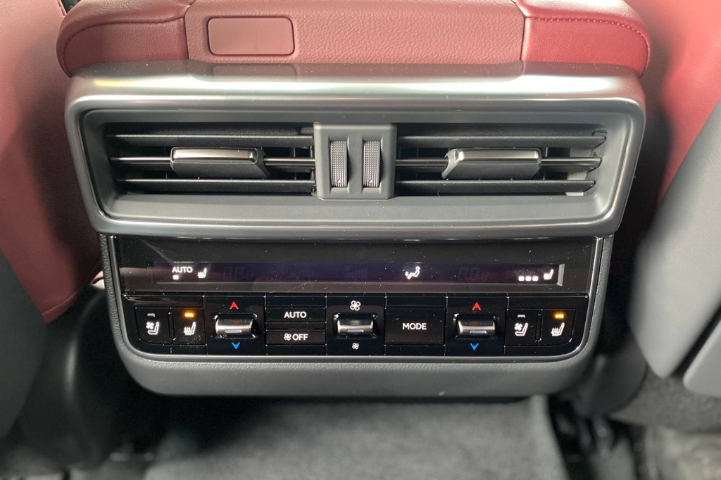 Lexus LX 500d 2022 фото 20