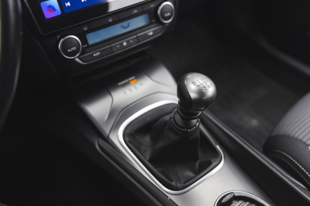 Toyota Avensis 2016 photo 25