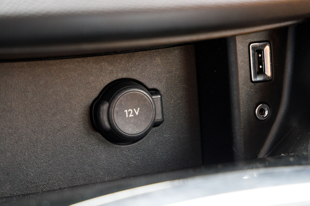 Peugeot 308 2015 фото 14