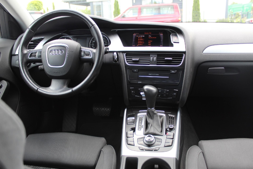 Audi A4 Avant 2011 photo 8