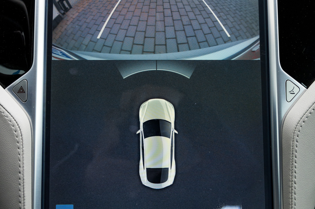 Tesla Model S 70D 2014 фото 11